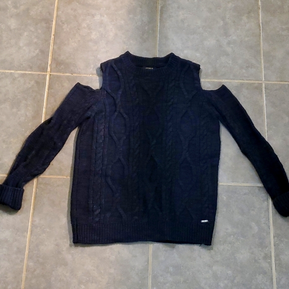 Forever 21 cable knit sweater with shoulder cut out - Picture 1 of 1